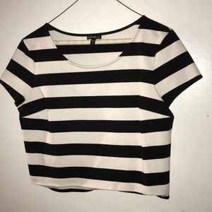 Black and white stripe crop top 🖤